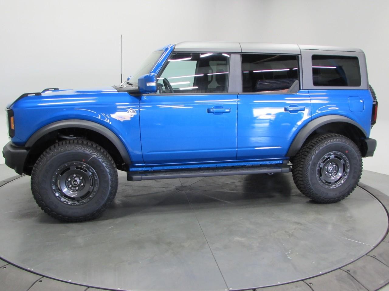 2024 Velo Blue Ford Bronco Outer Banks 4X4 SUV