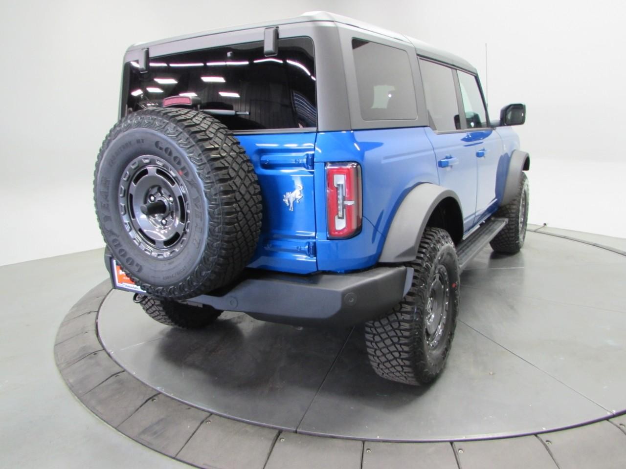 2024 Velo Blue Ford Bronco Outer Banks 4X4 SUV