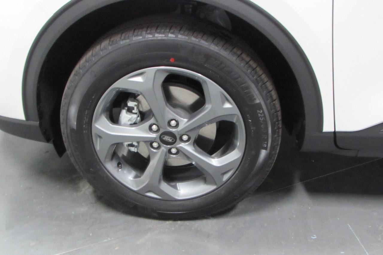2025 Star White Metallic Tri-Coat Ford Escape ST-Line AWD SUV