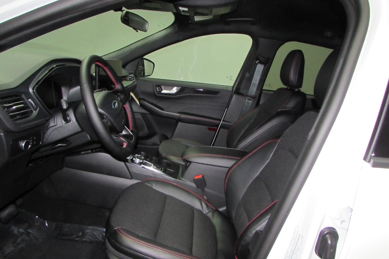 2025 Star White Metallic Tri-Coat Ford Escape ST-Line AWD SUV