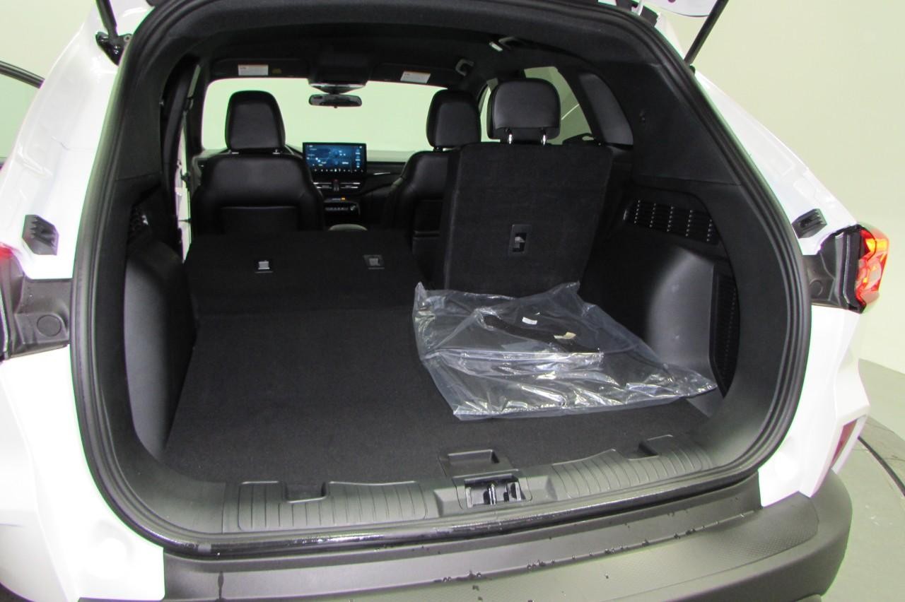 2025 Star White Metallic Tri-Coat Ford Escape ST-Line AWD SUV