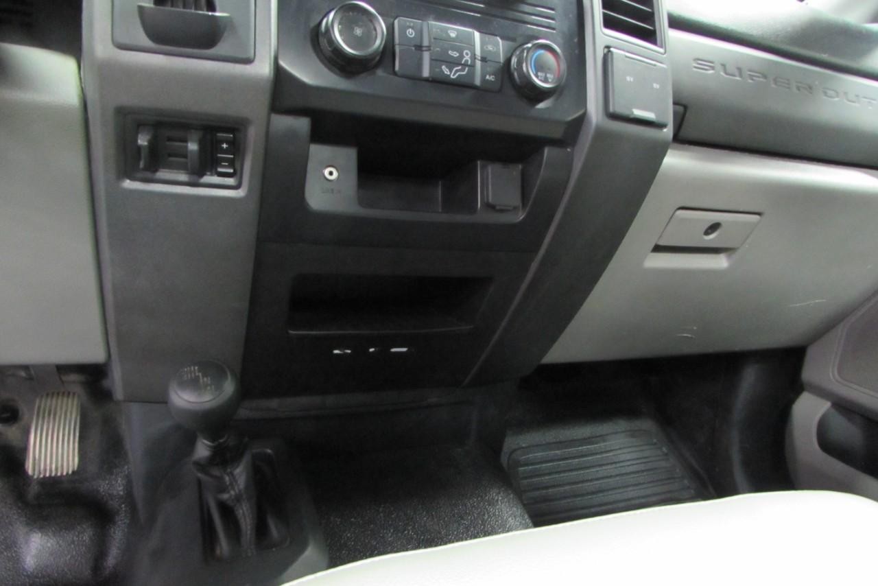 2017 Oxford White Ford Super Duty F-250 SRW XL 4X4 Truck