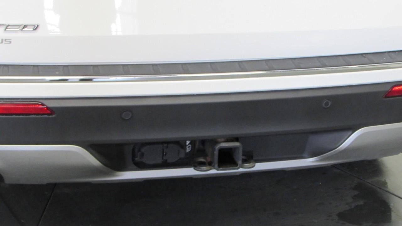 2021 Oxford White Ford Explorer Limited 4X4 SUV