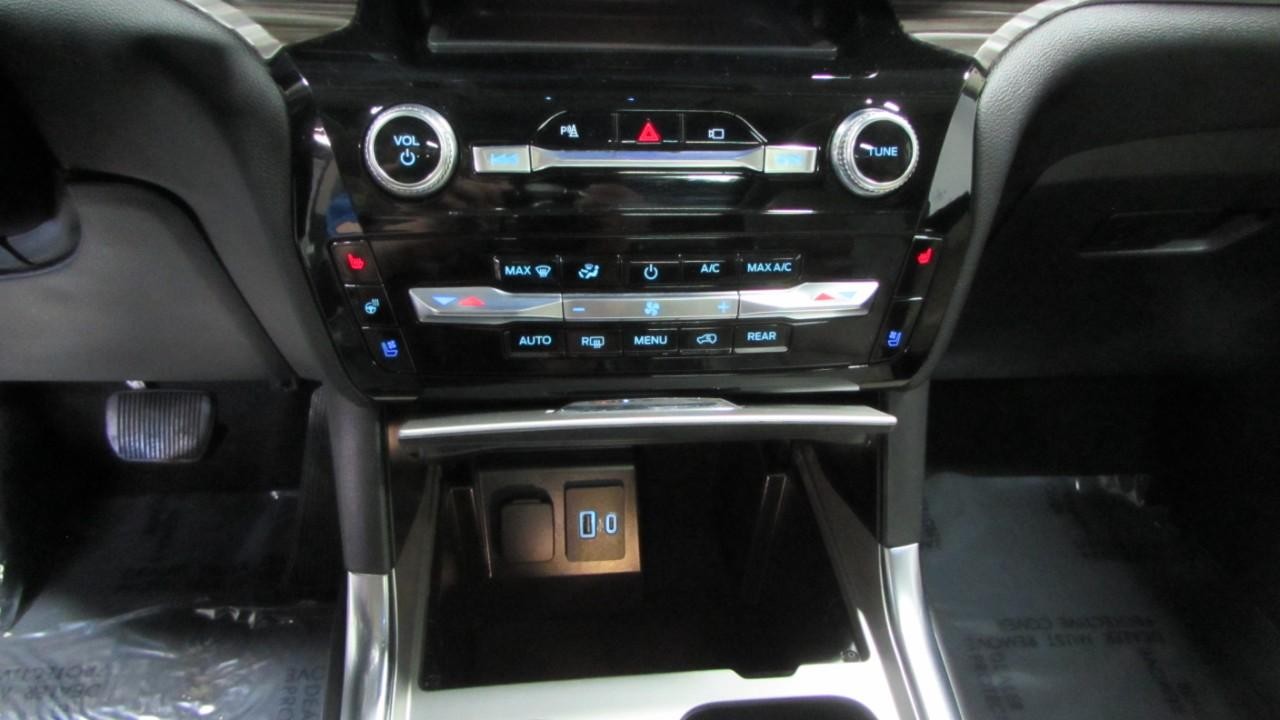 2021 Oxford White Ford Explorer Limited 4X4 SUV