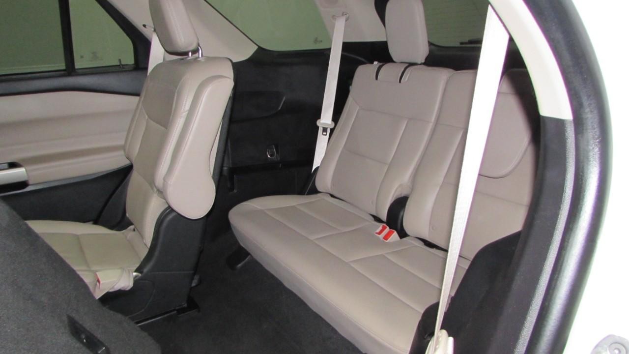 2021 Oxford White Ford Explorer Limited 4X4 SUV