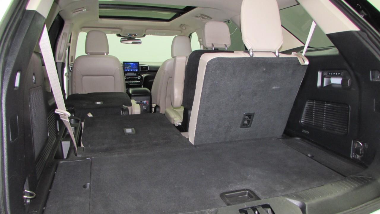 2021 Oxford White Ford Explorer Limited 4X4 SUV