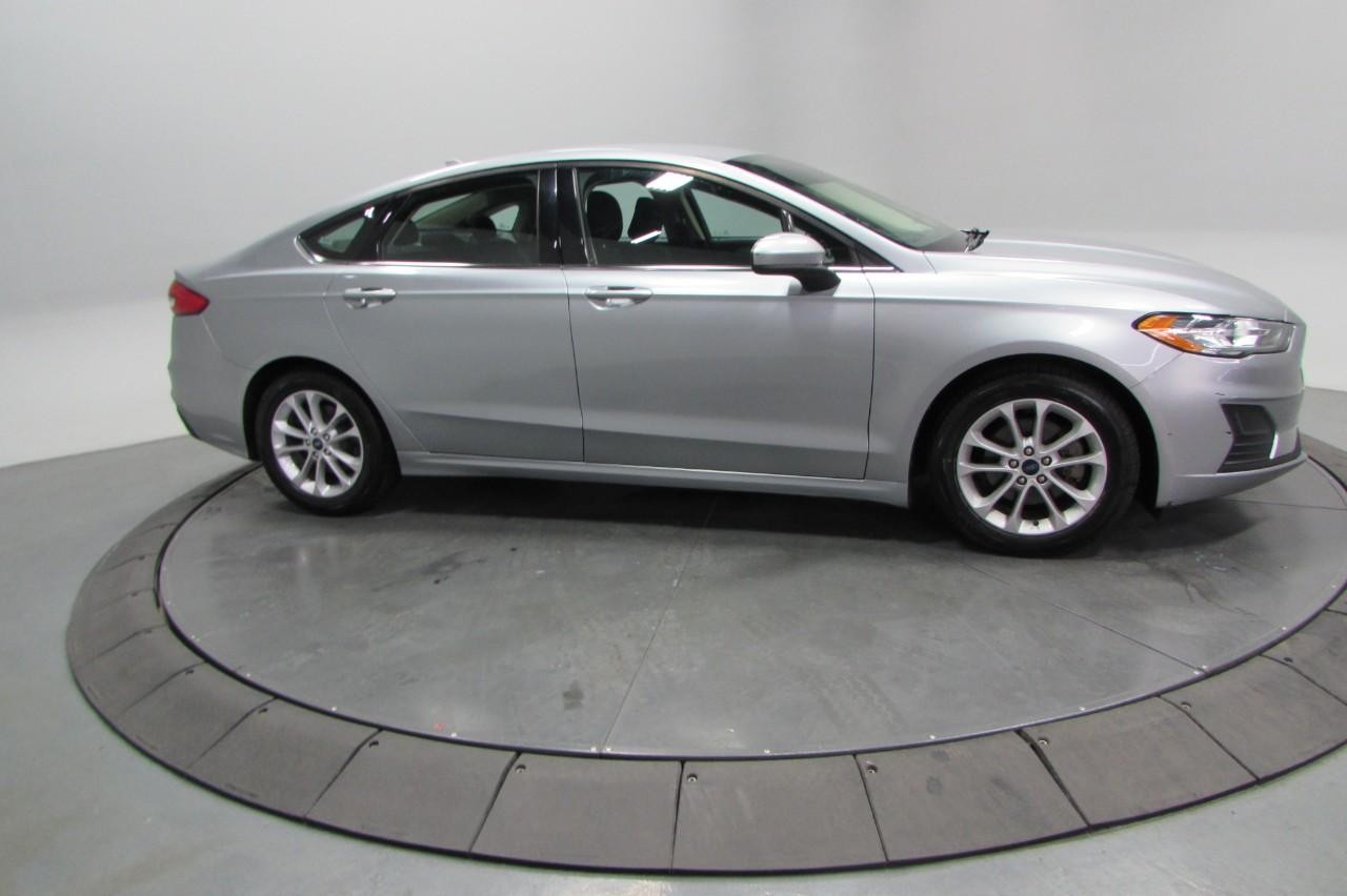 2020 Iconic Silver Metallic Ford Fusion SE FWD Sedan