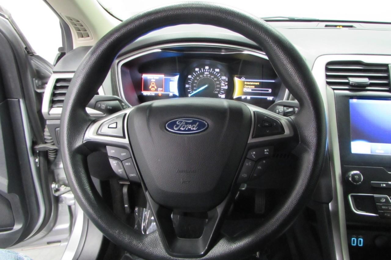 2020 Iconic Silver Metallic Ford Fusion SE FWD Sedan