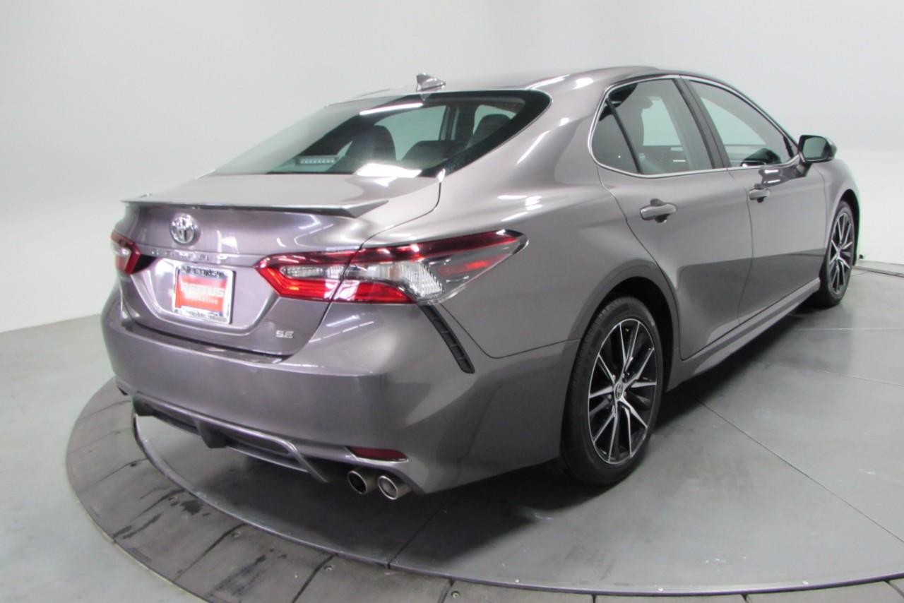 2022 Celestial Silver Metallic Toyota Camry SE FWD Sedan