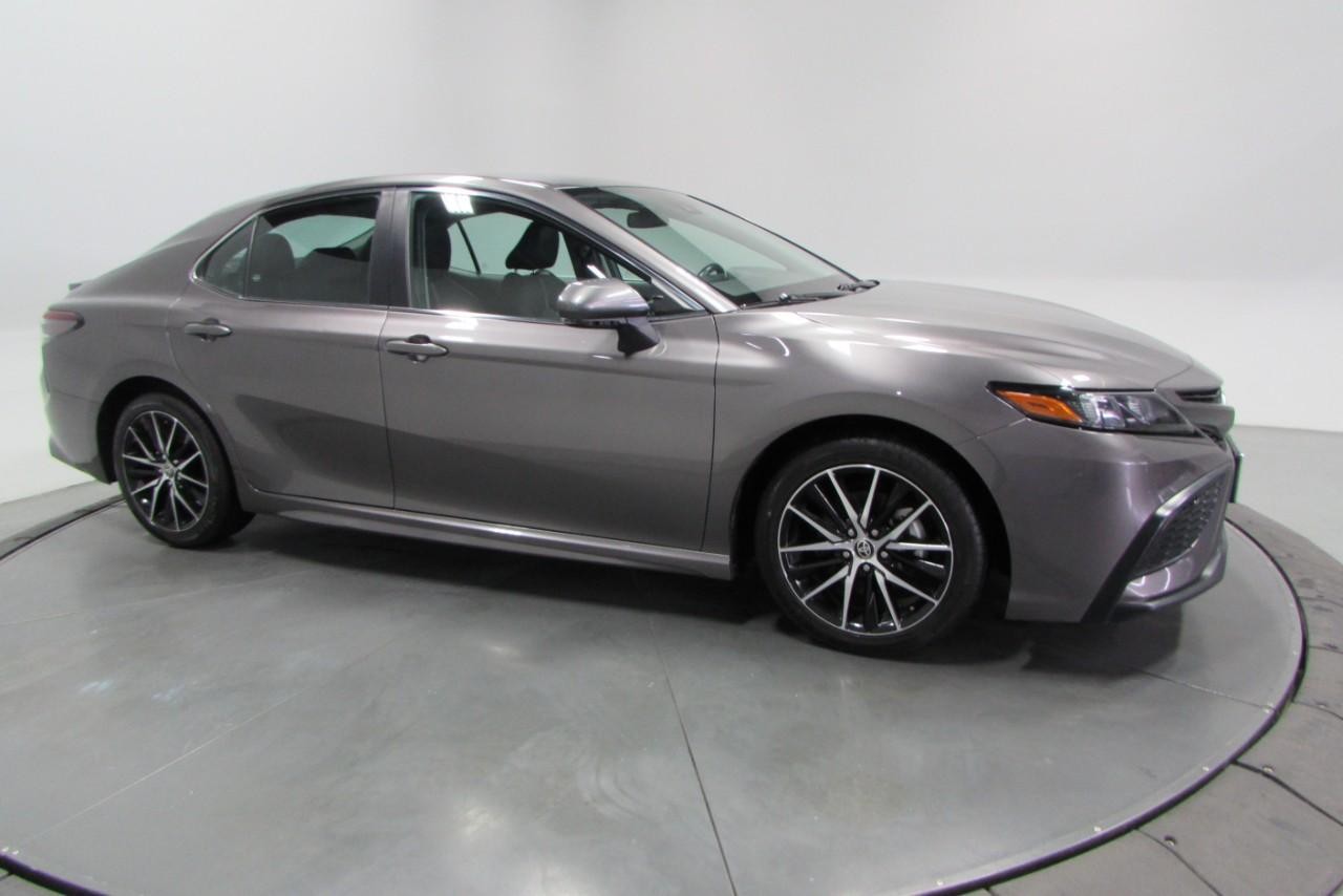 2022 Celestial Silver Metallic Toyota Camry SE FWD Sedan
