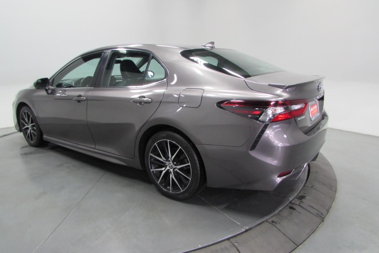2022 Celestial Silver Metallic Toyota Camry SE FWD Sedan