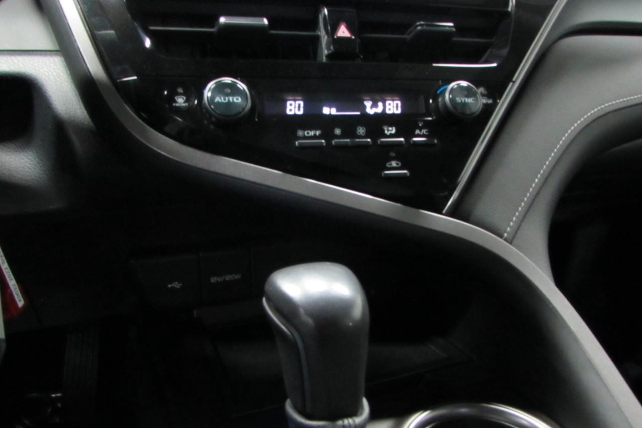 2022 Celestial Silver Metallic Toyota Camry SE FWD Sedan