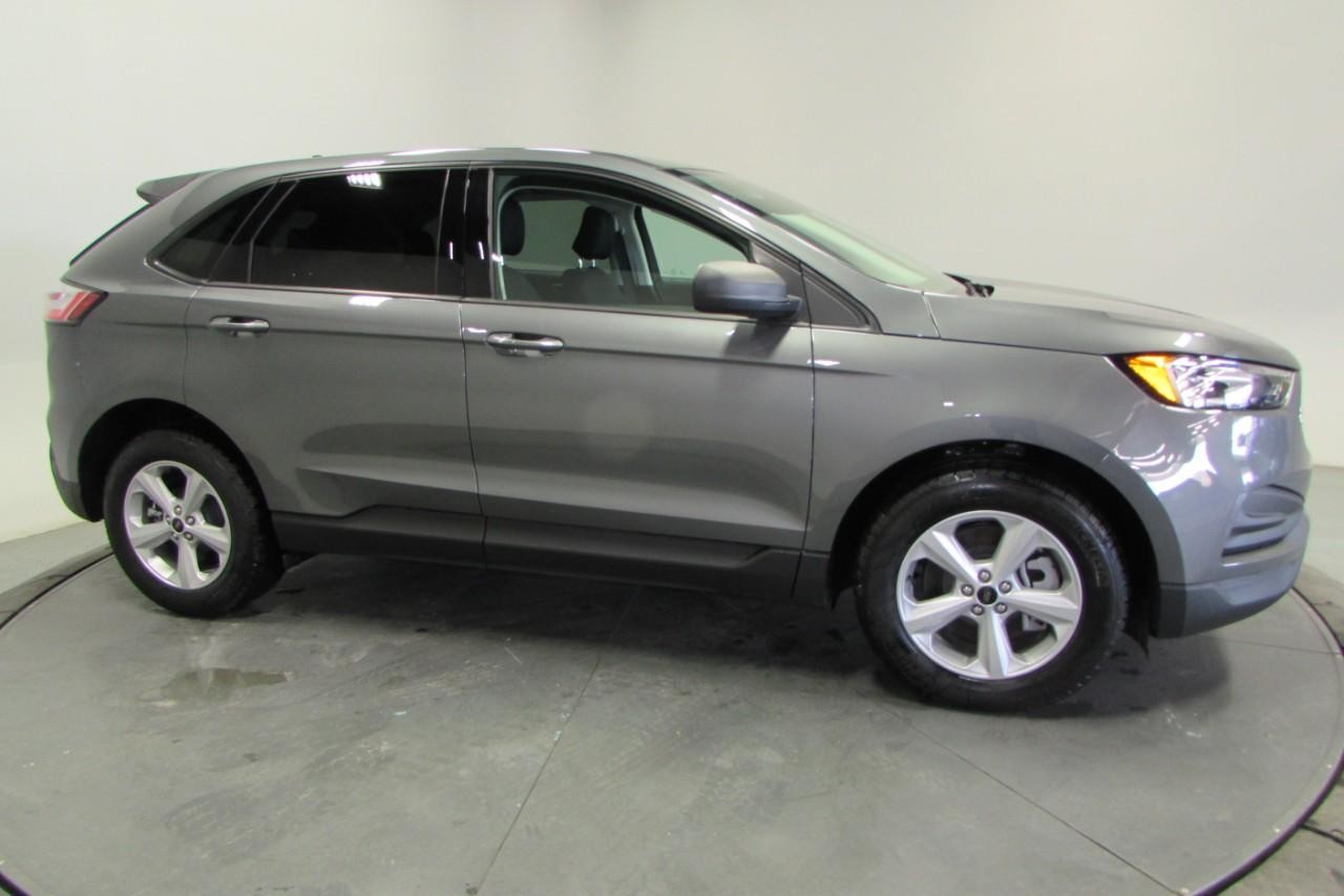 2024 Carbonized Gray Metallic Ford Edge SE AWD SUV