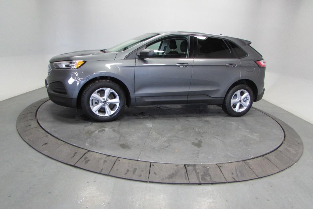 2024 Carbonized Gray Metallic Ford Edge SE AWD SUV