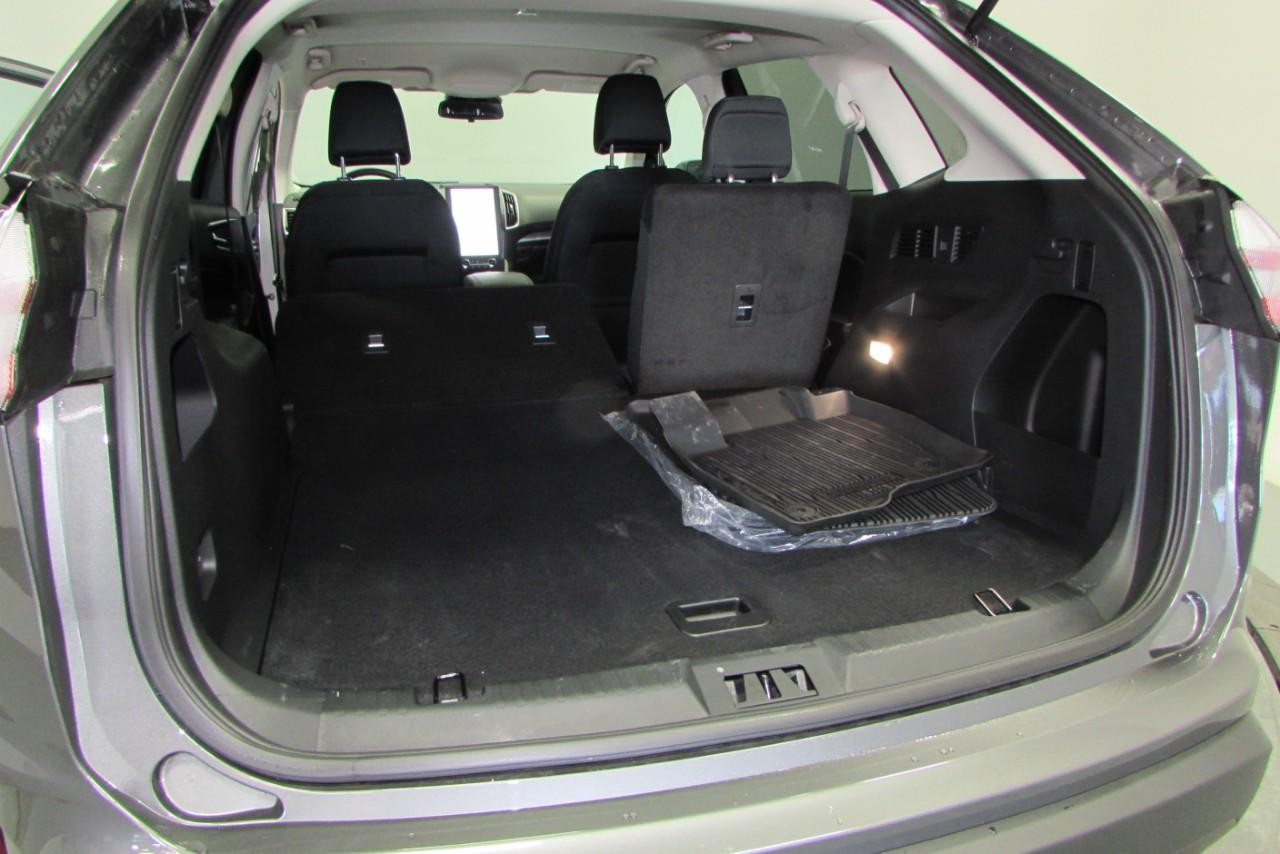 2024 Carbonized Gray Metallic Ford Edge SE AWD SUV