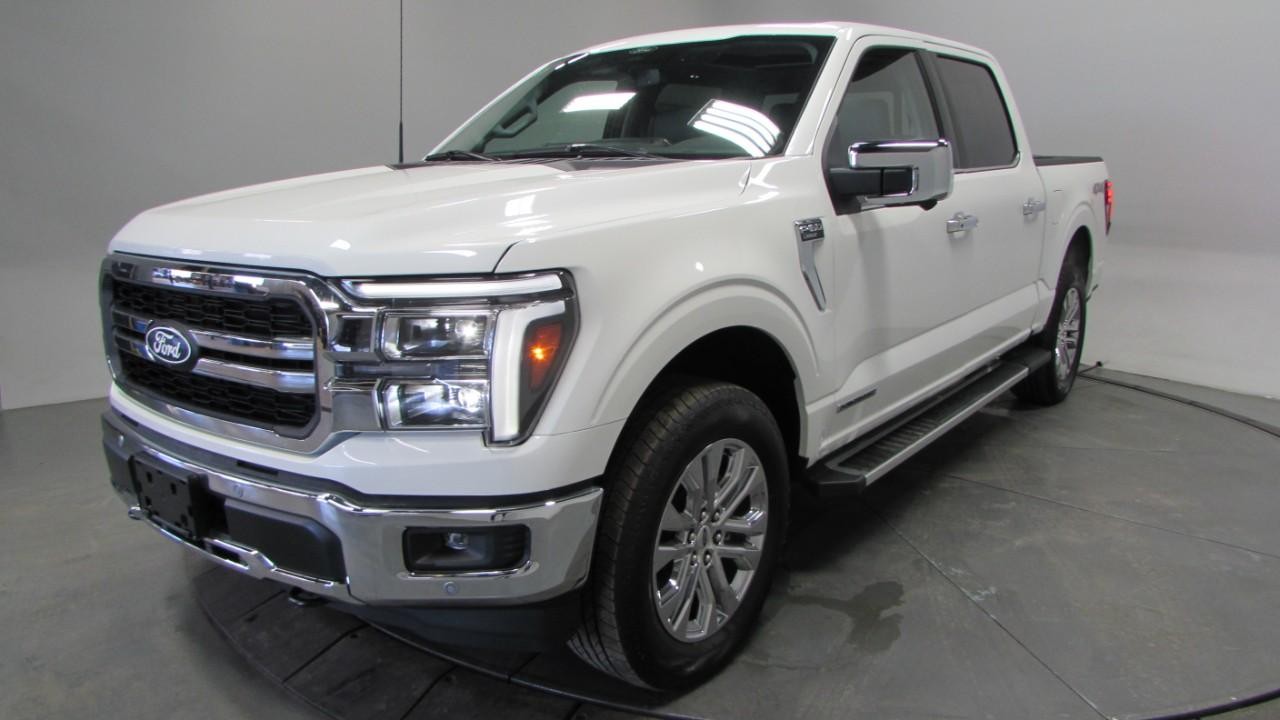 2025 Star White Metallic Tri-Coat Ford F-150 LARIAT 4X4 Truck