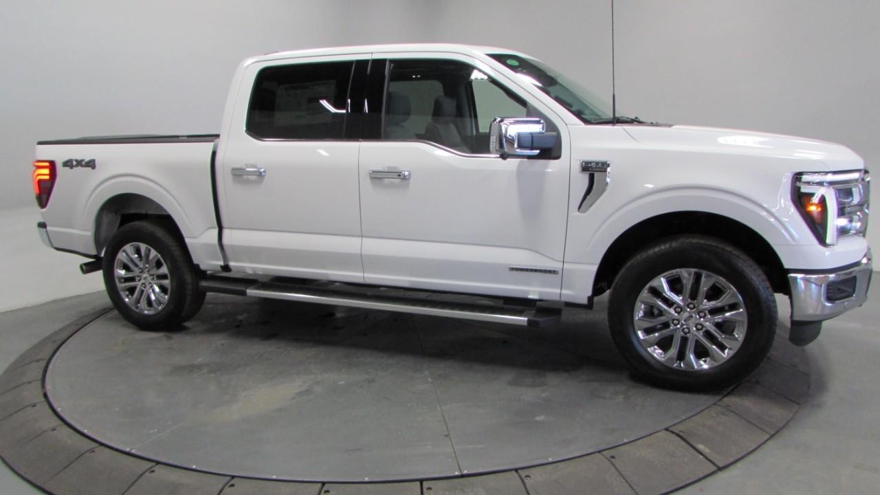 2025 Star White Metallic Tri-Coat Ford F-150 LARIAT 4X4 Truck