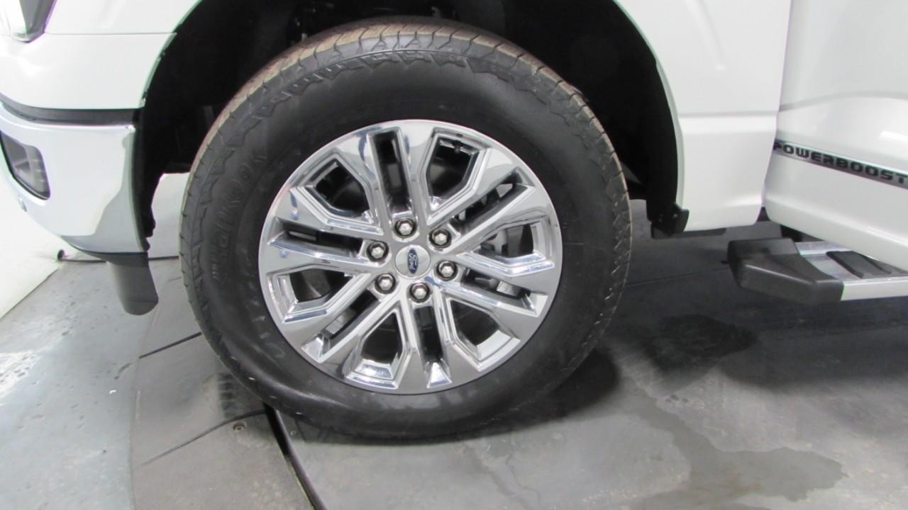 2025 Star White Metallic Tri-Coat Ford F-150 LARIAT 4X4 Truck