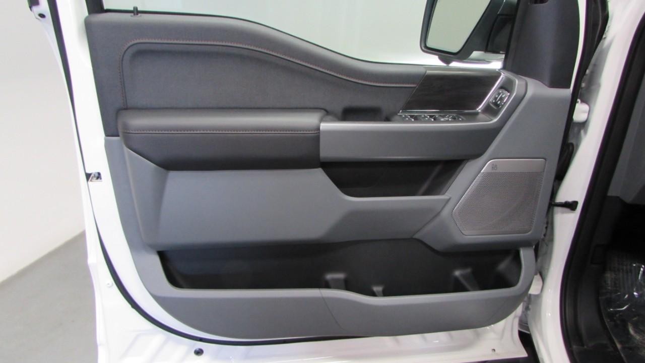 2025 Star White Metallic Tri-Coat Ford F-150 LARIAT 4X4 Truck