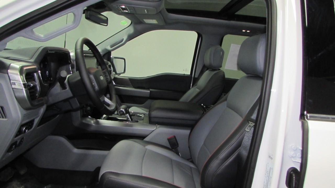 2025 Star White Metallic Tri-Coat Ford F-150 LARIAT 4X4 Truck