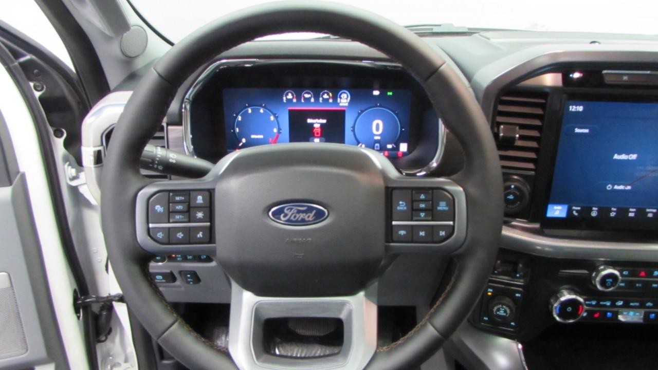 2025 Star White Metallic Tri-Coat Ford F-150 LARIAT 4X4 Truck