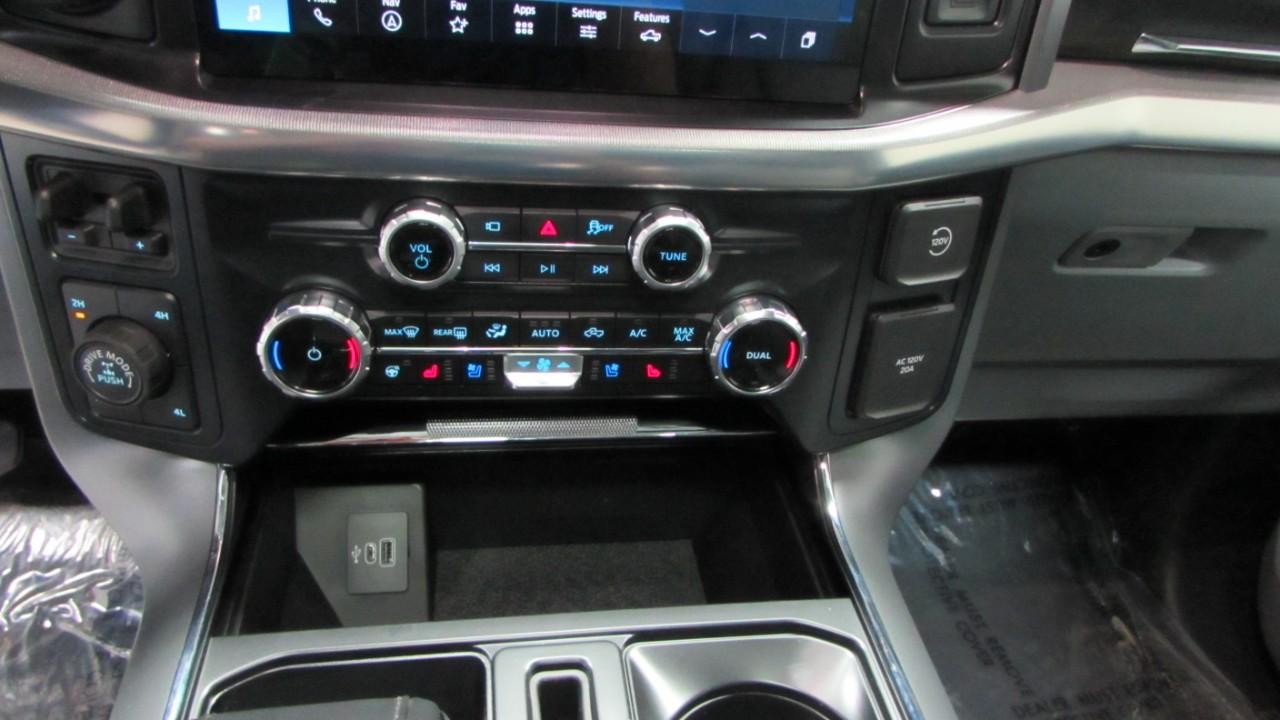 2025 Star White Metallic Tri-Coat Ford F-150 LARIAT 4X4 Truck