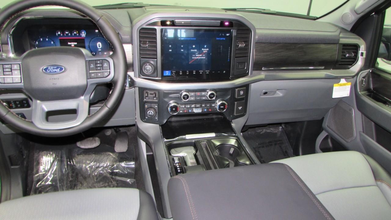 2025 Star White Metallic Tri-Coat Ford F-150 LARIAT 4X4 Truck