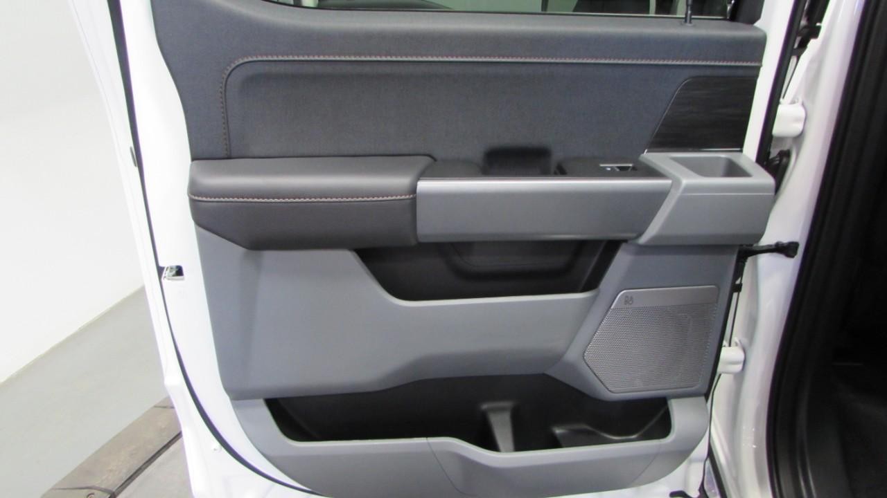 2025 Star White Metallic Tri-Coat Ford F-150 LARIAT 4X4 Truck