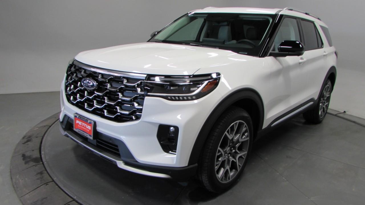 2025 Star White Metallic Tri-Coat Ford Explorer Platinum 4X4 SUV