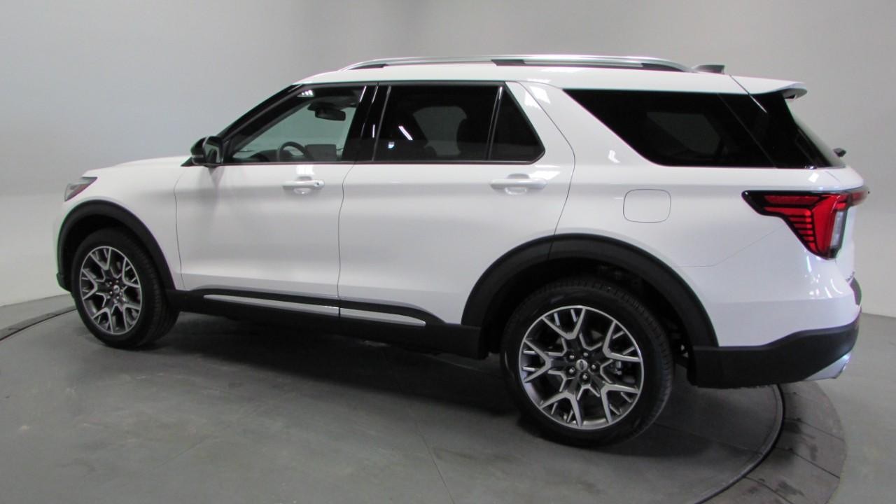 2025 Star White Metallic Tri-Coat Ford Explorer Platinum 4X4 SUV