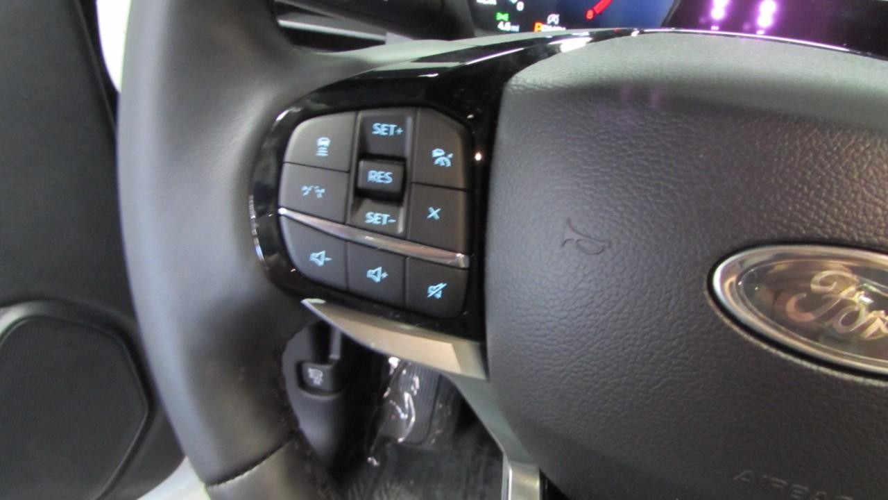2025 Star White Metallic Tri-Coat Ford Explorer Platinum 4X4 SUV