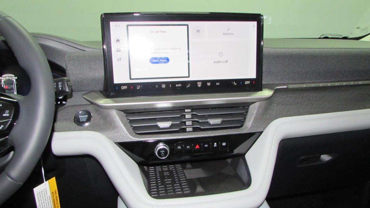 2025 Star White Metallic Tri-Coat Ford Explorer Platinum 4X4 SUV