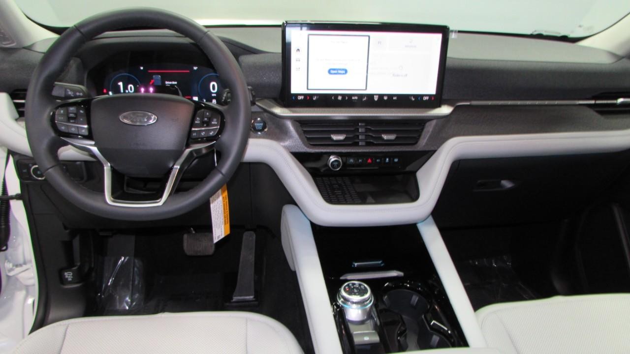 2025 Star White Metallic Tri-Coat Ford Explorer Platinum 4X4 SUV