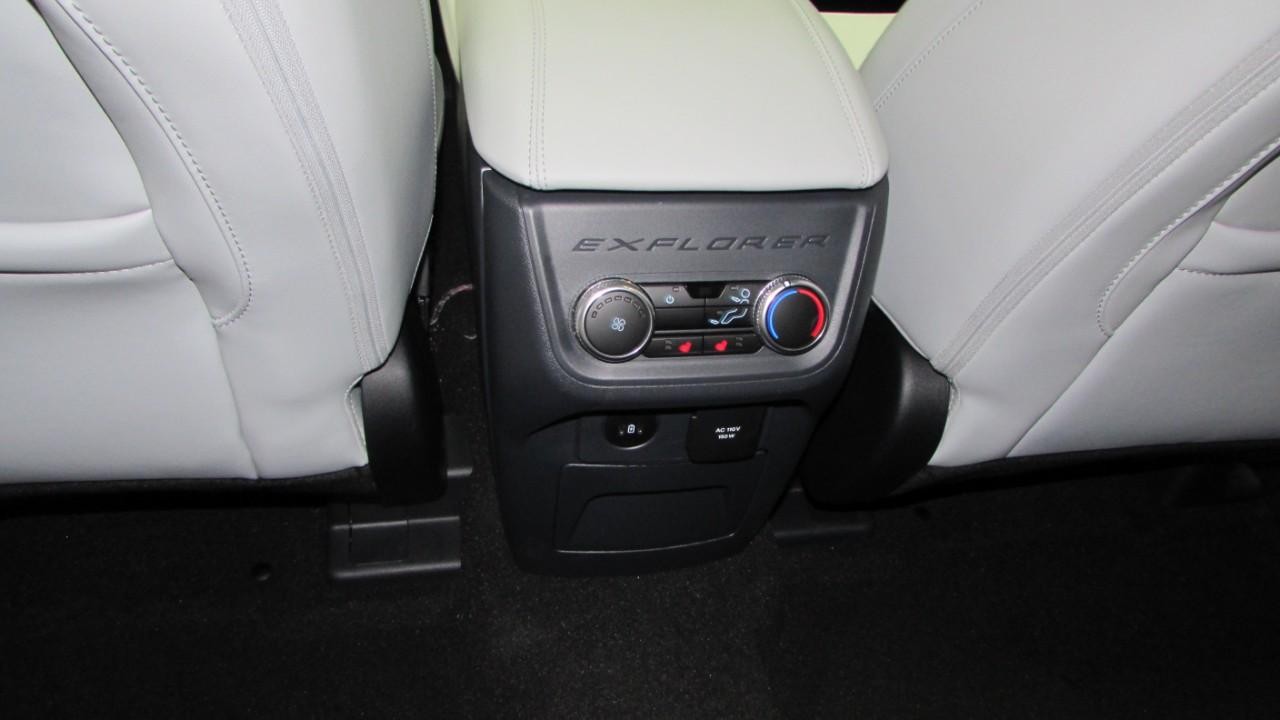 2025 Star White Metallic Tri-Coat Ford Explorer Platinum 4X4 SUV