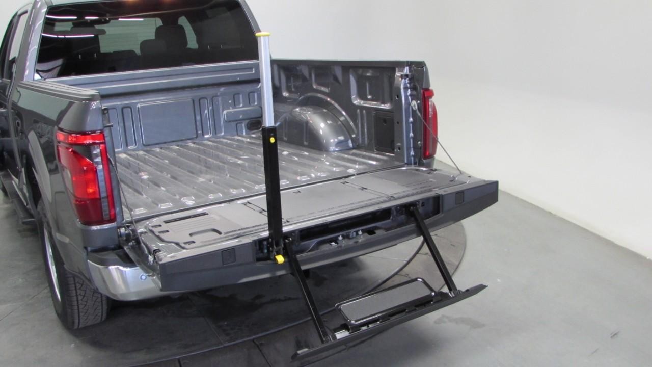 2025 Carbonized Gray Metallic Ford F-150 XL 4X4 Truck