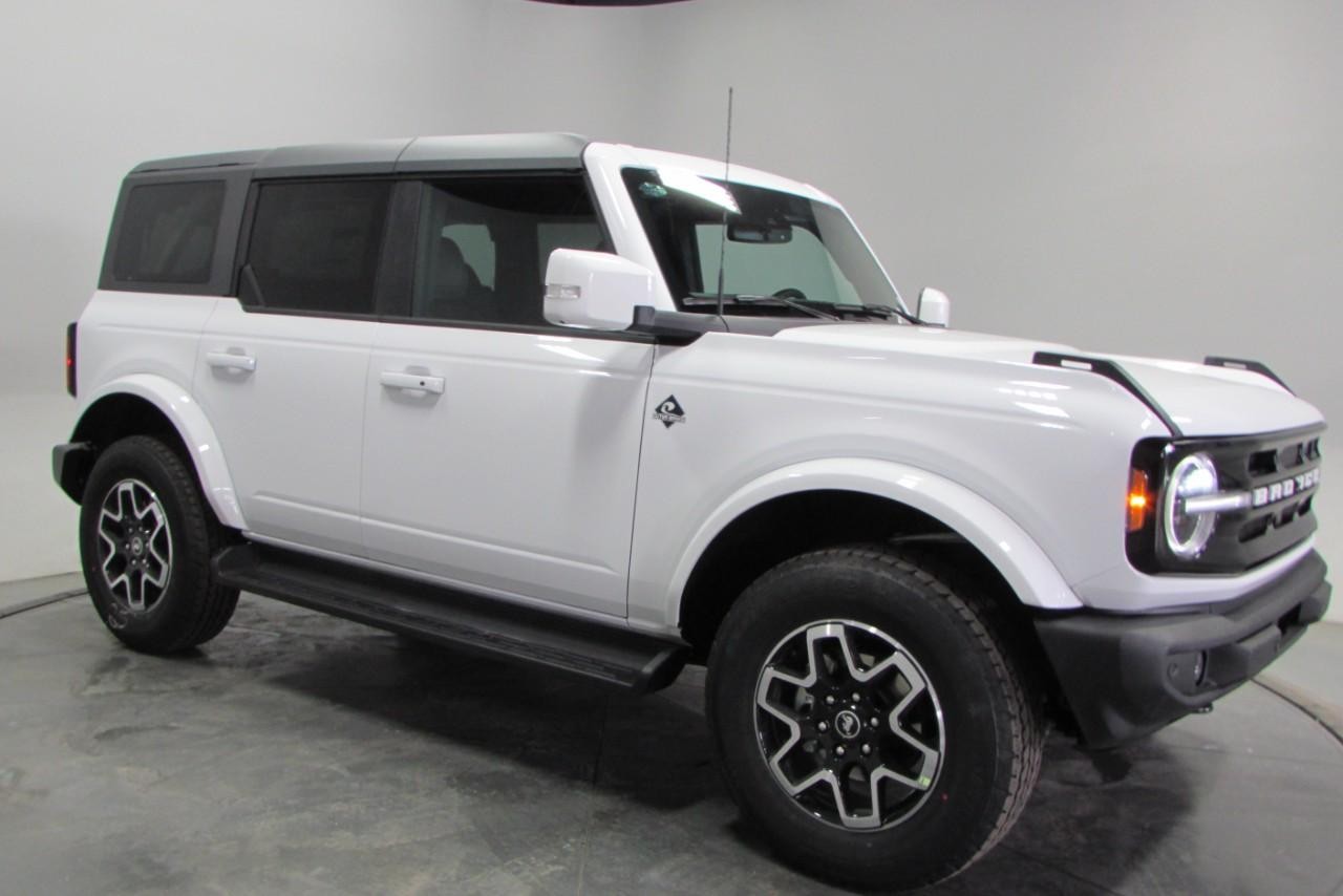 2025 Oxford White Ford Bronco Outer Banks 4X4 SUV