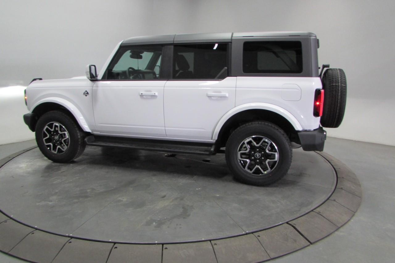 2025 Oxford White Ford Bronco Outer Banks 4X4 SUV