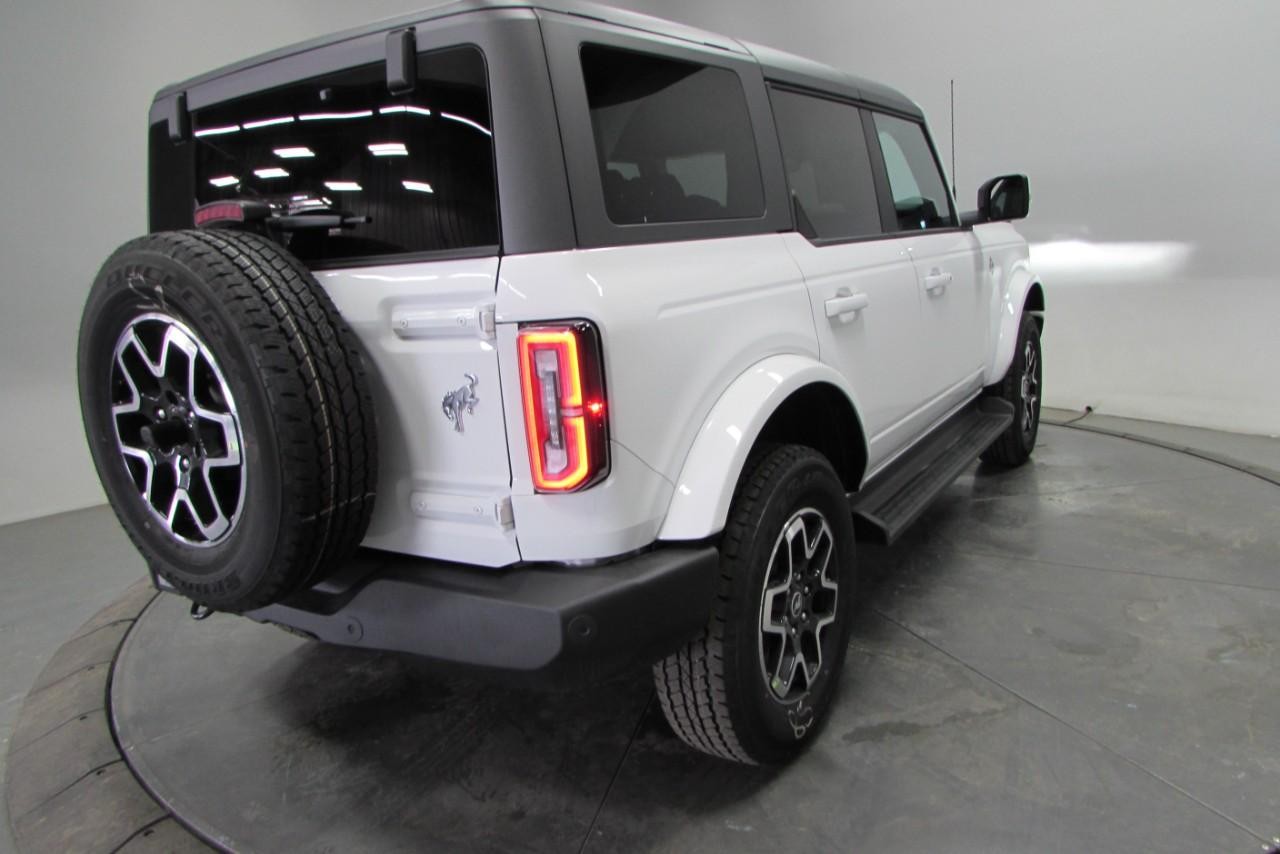 2025 Oxford White Ford Bronco Outer Banks 4X4 SUV