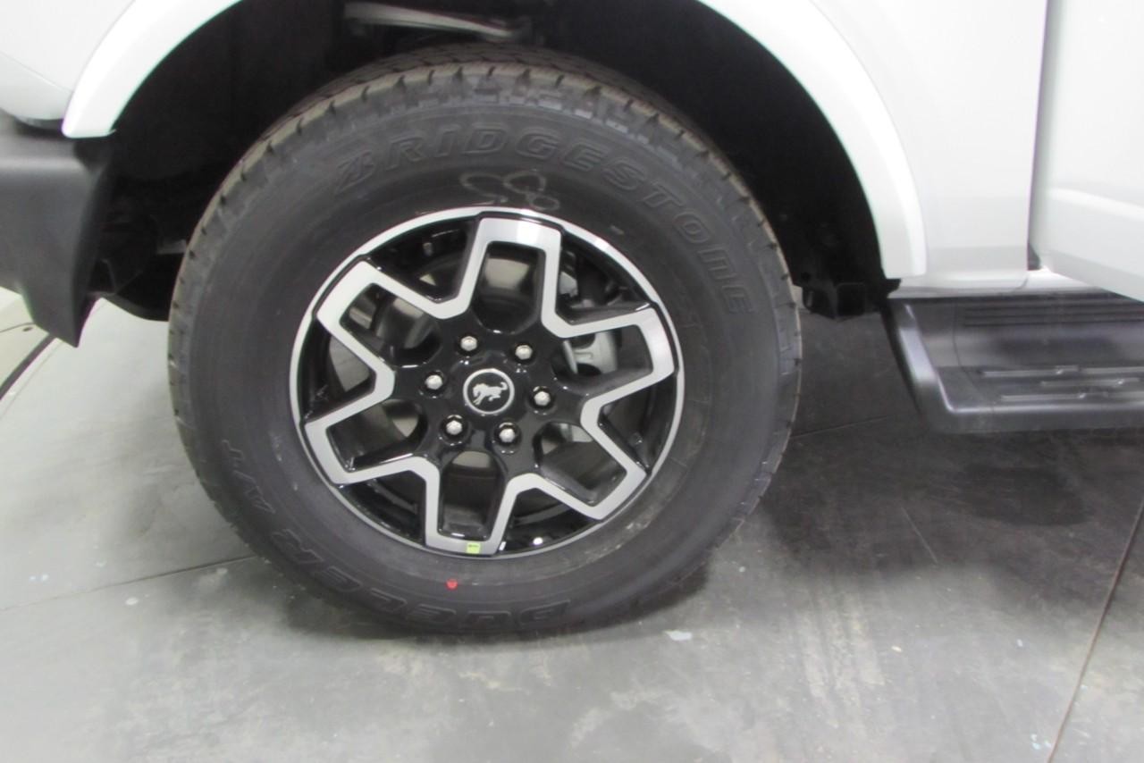 2025 Oxford White Ford Bronco Outer Banks 4X4 SUV