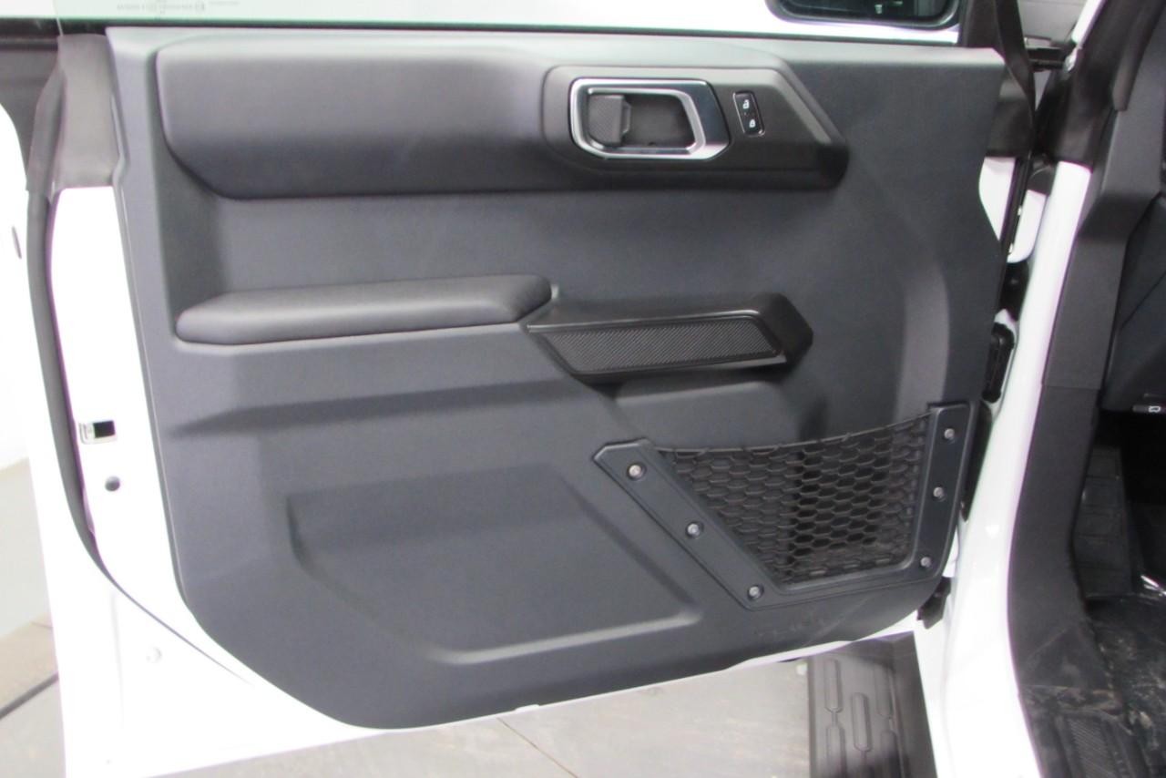2025 Oxford White Ford Bronco Outer Banks 4X4 SUV