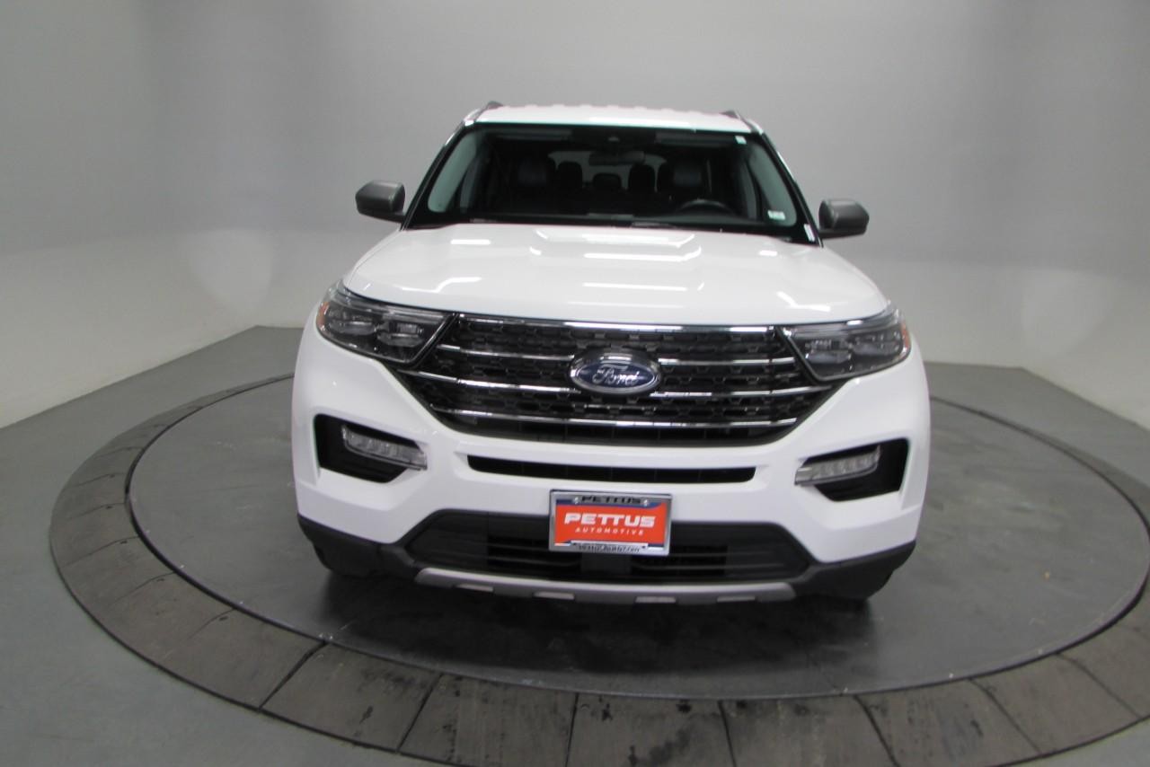 2023 Star White Metallic Tri-Coat Ford Explorer XLT 4X4 SUV