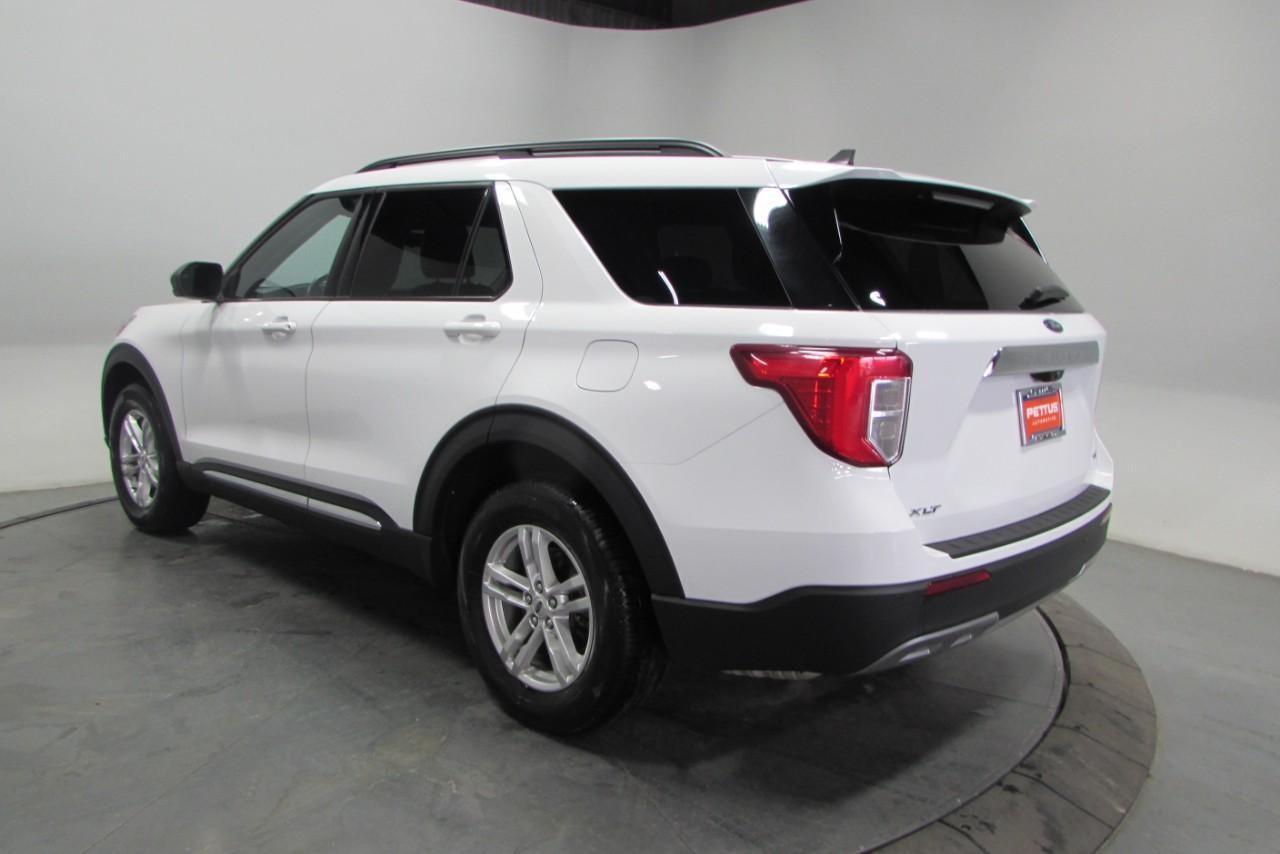 2023 Star White Metallic Tri-Coat Ford Explorer XLT 4X4 SUV