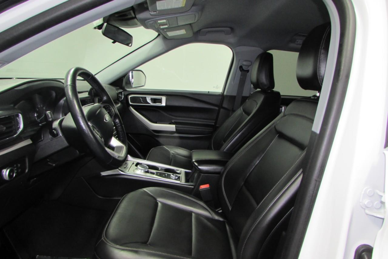2023 Star White Metallic Tri-Coat Ford Explorer XLT 4X4 SUV