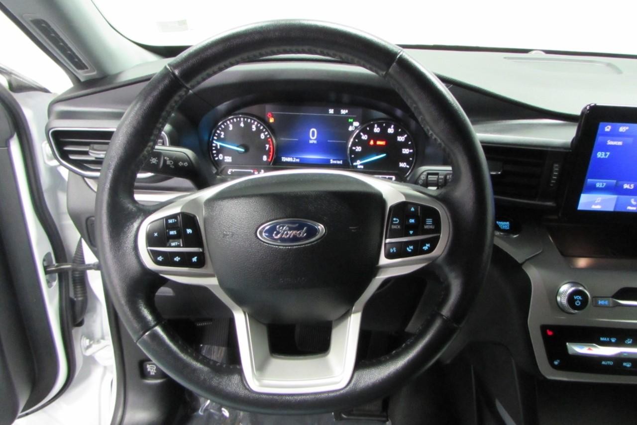 2023 Star White Metallic Tri-Coat Ford Explorer XLT 4X4 SUV
