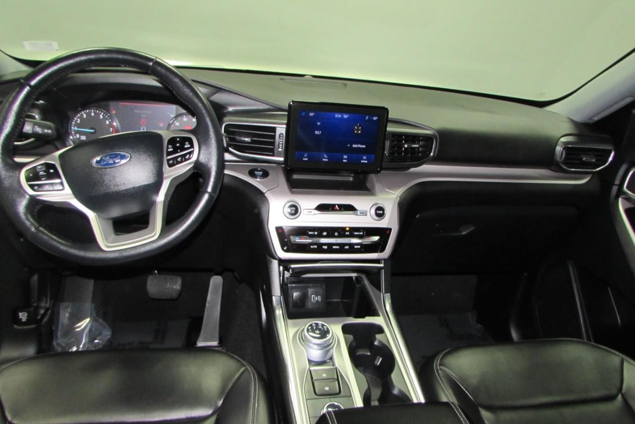 2023 Star White Metallic Tri-Coat Ford Explorer XLT 4X4 SUV