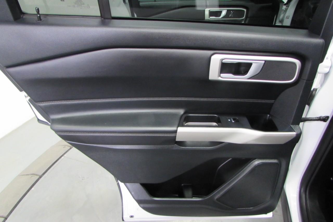 2023 Star White Metallic Tri-Coat Ford Explorer XLT 4X4 SUV