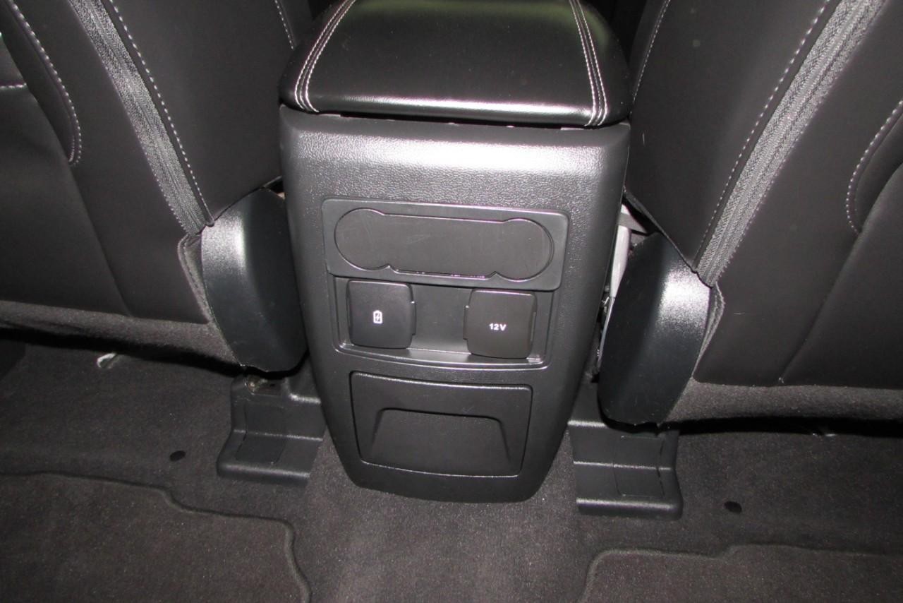 2023 Star White Metallic Tri-Coat Ford Explorer XLT 4X4 SUV