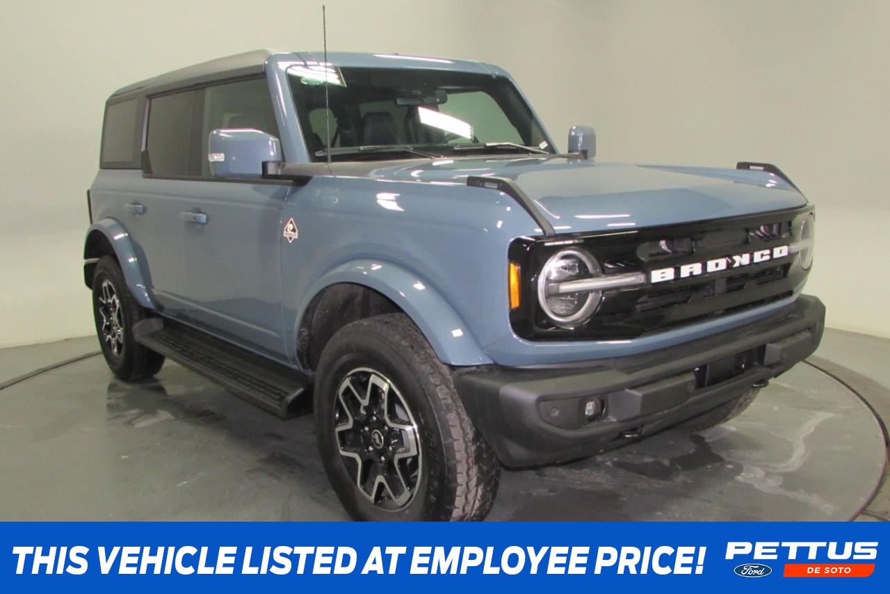 2025 Azure Gray Metallic Tri-Coat Ford Bronco Outer Banks SUV