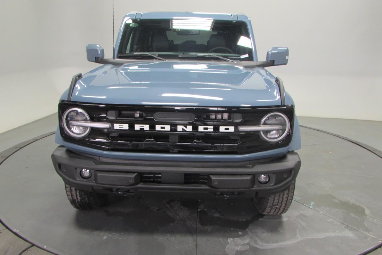 2025 Azure Gray Metallic Tri-Coat Ford Bronco Outer Banks 4X4 SUV