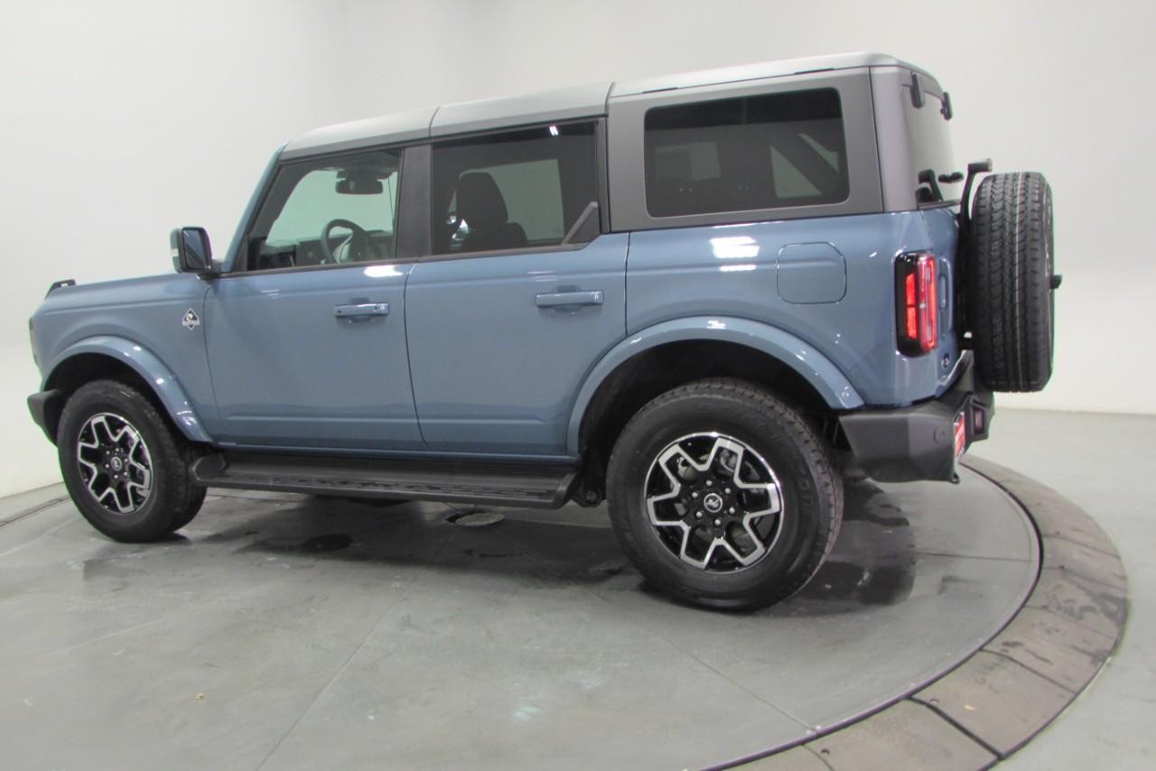 2025 Azure Gray Metallic Tri-Coat Ford Bronco Outer Banks 4X4 SUV